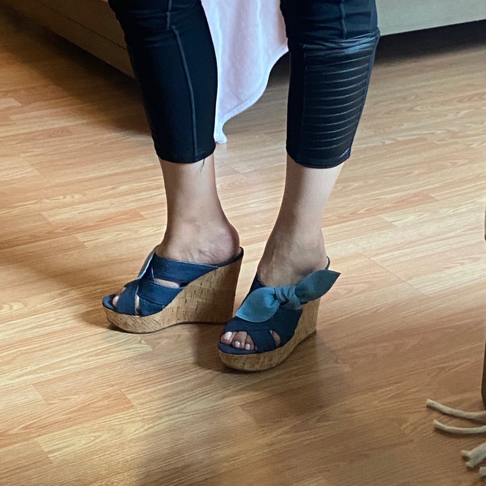 Marc Fisher wedges . Denim. Size 7 - Picture 8 of 8